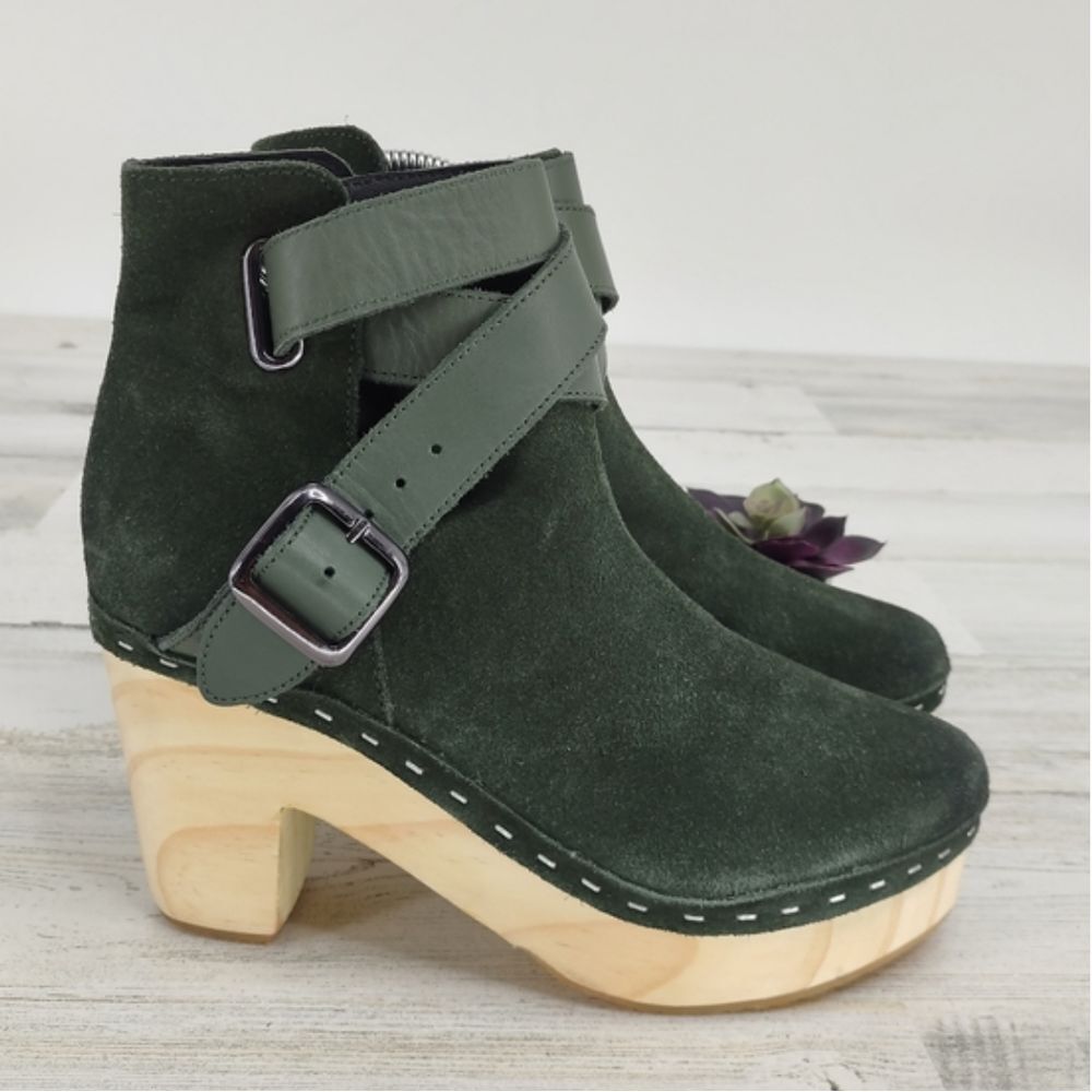 Free People Bungalow Clog in Deep Forest Green Like New size 38
